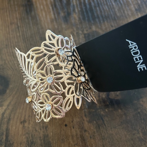 Gold bangle bracelet ⭐️ - Picture 5 of 6